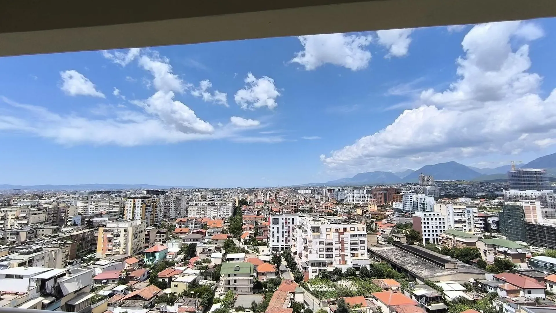 James Studio Tirana